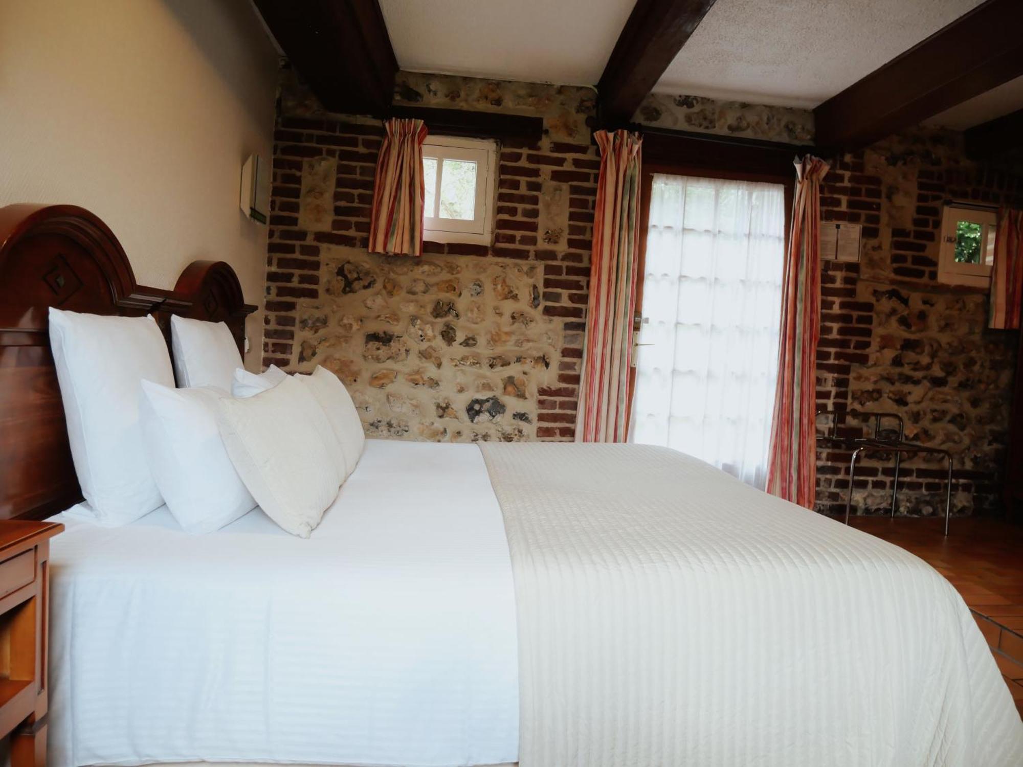 Logis Le Clos Deauville Saint Gatien Εξωτερικό φωτογραφία